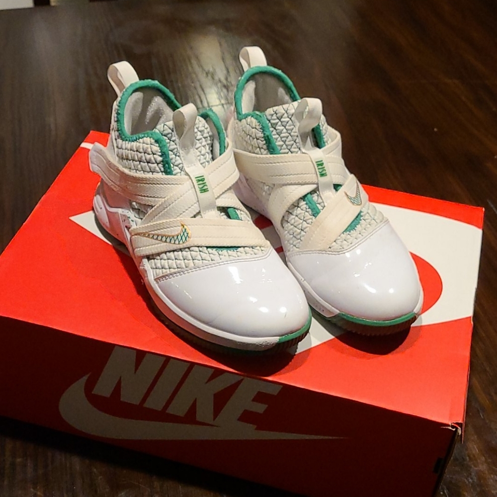 Boys basketball shoes